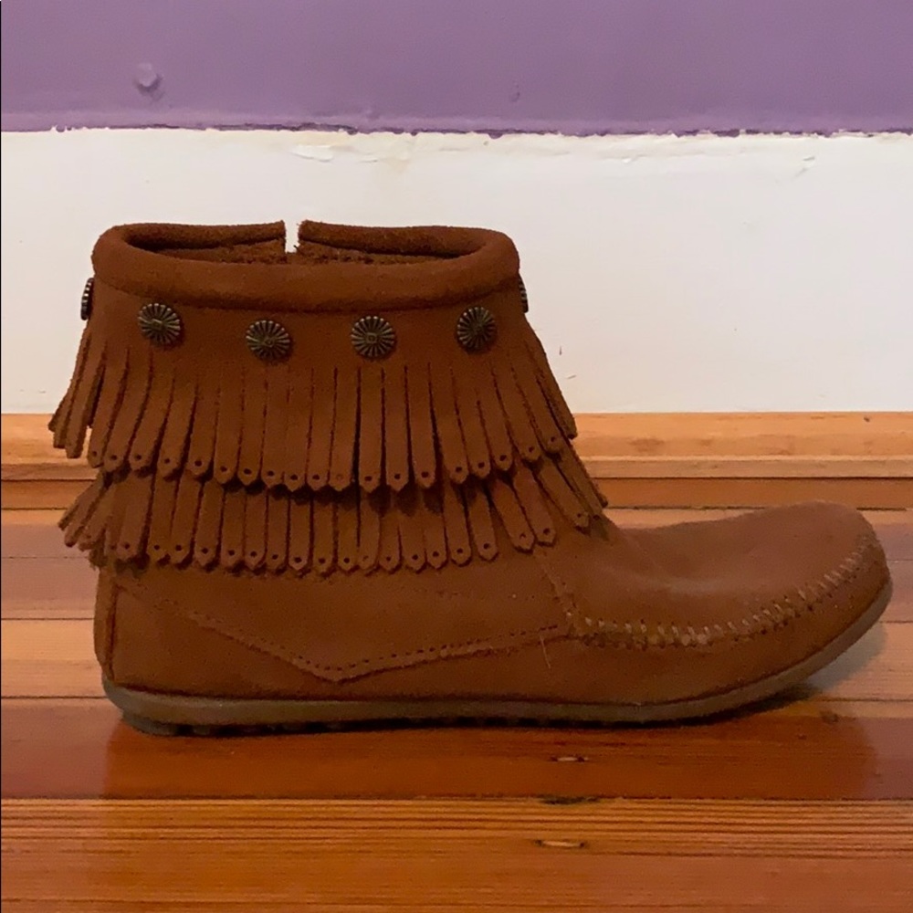 Minnetonka double fringe side zip boot